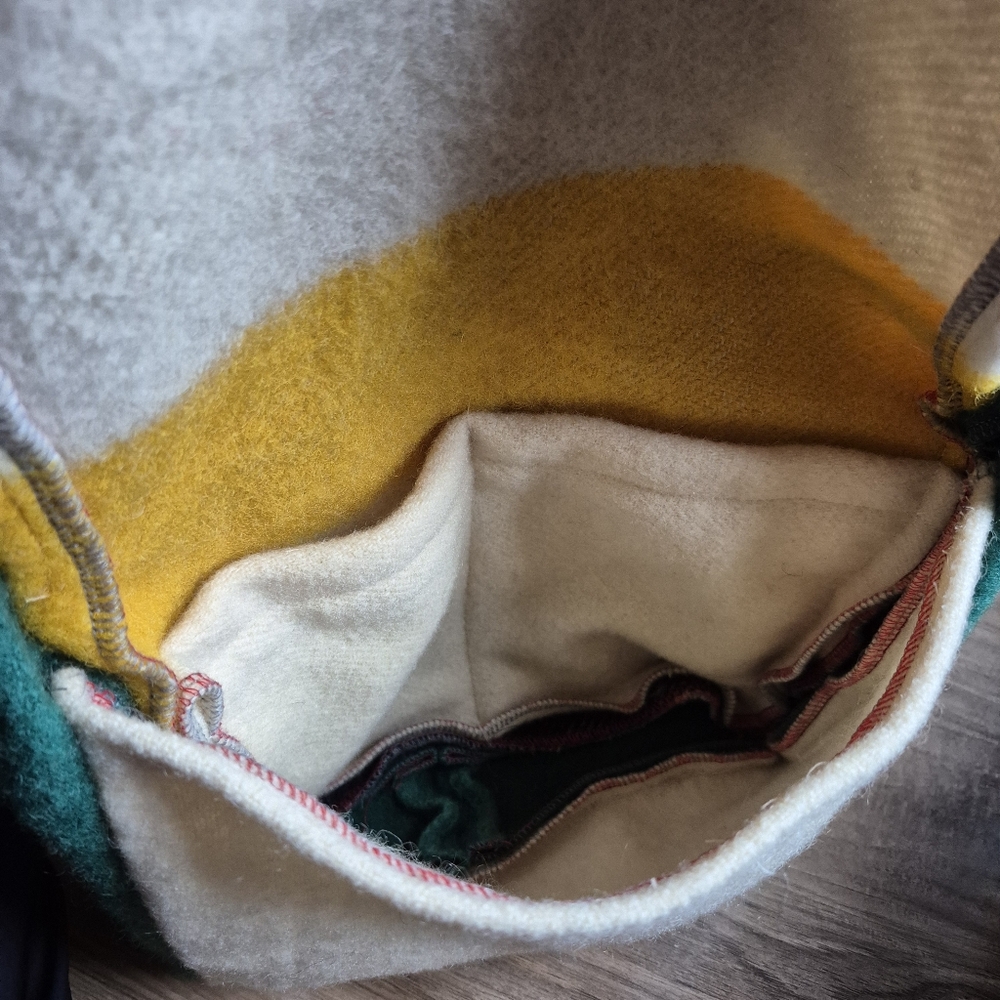 Vintage Wool Shoulder Bag With Inside Pouch - Picture 4 of 6